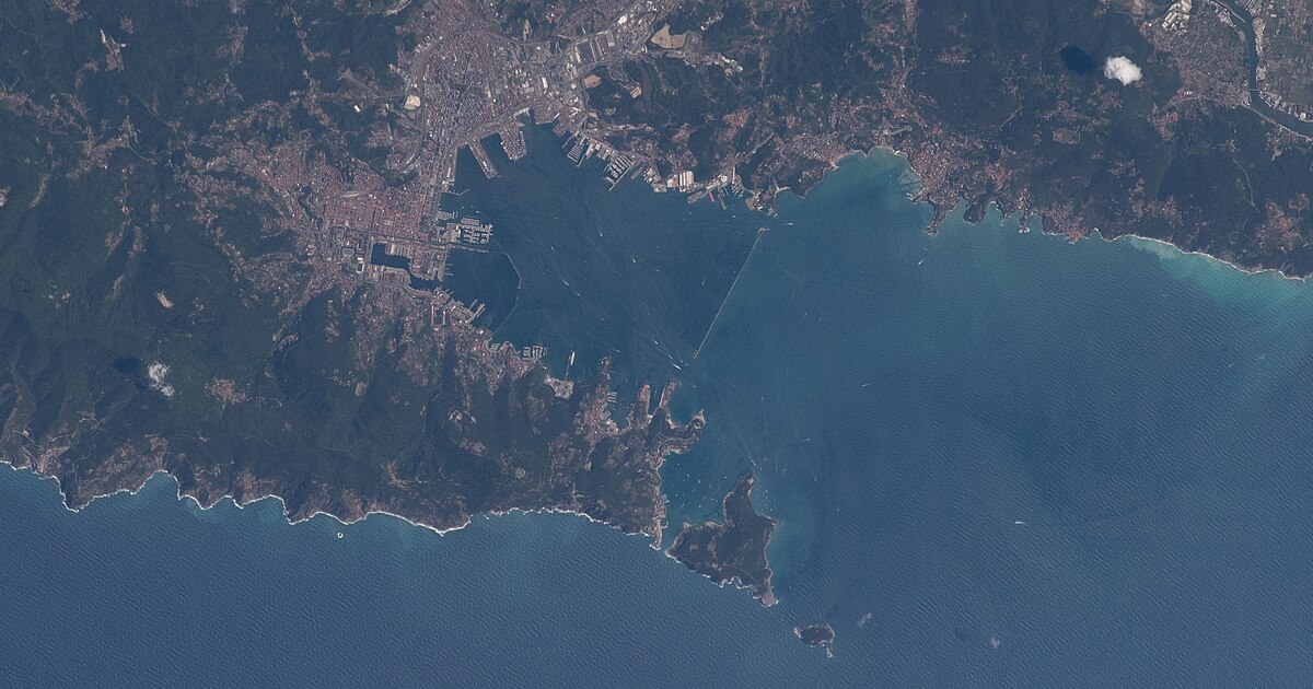 The Gulf of La Spezia and the Ligurian coast photographed from the International Space Station, the cover image for the 2026 Italian defence-tech country report